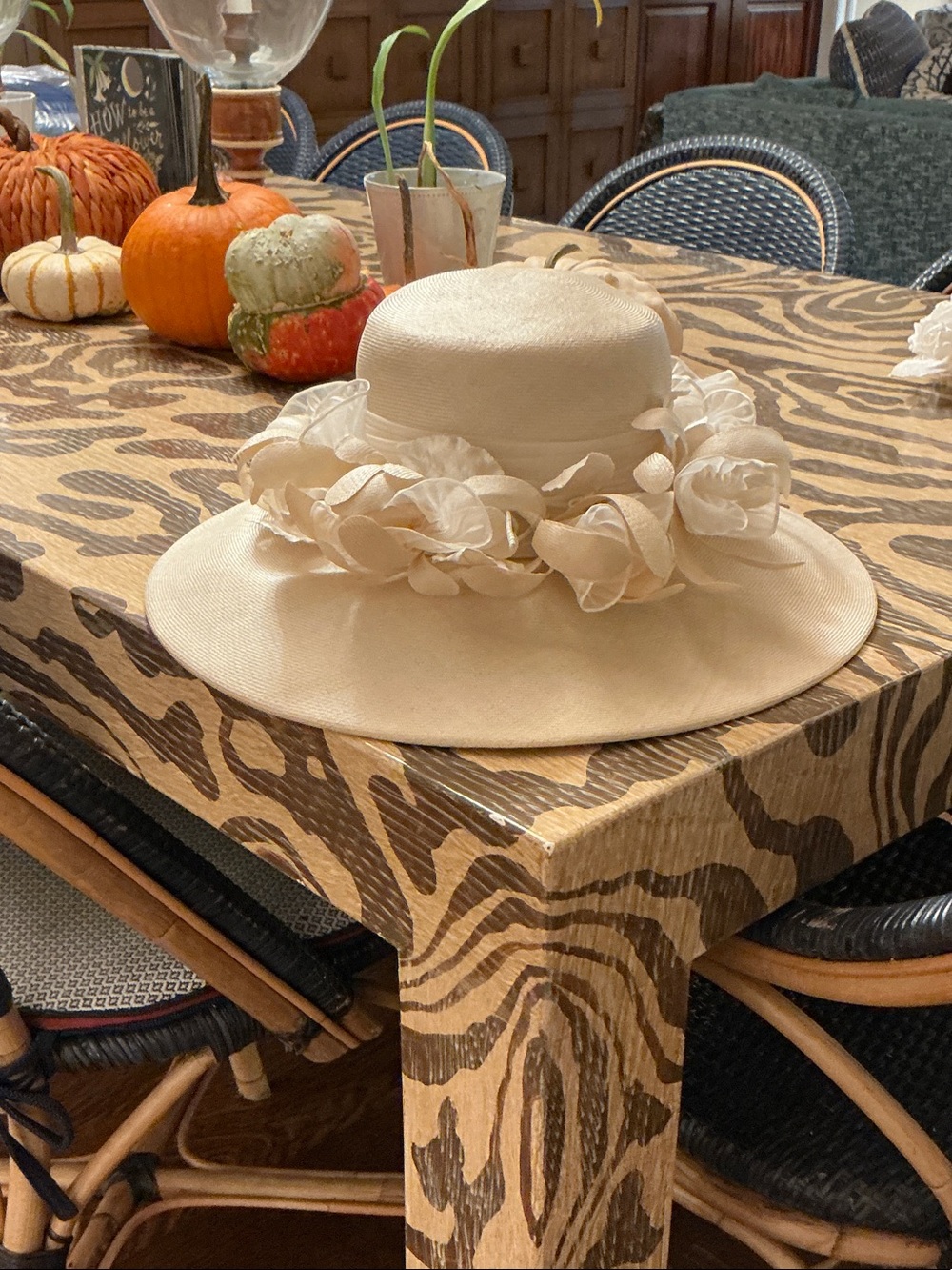 Cream Wide-Brim Floral Trim Women's Sun Hat